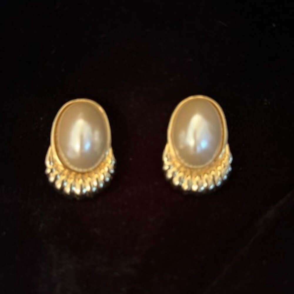 MARESCO VINTAGE FAUX PEARL CLIP ON EARRINGS